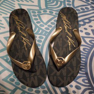 Michael Kors MK signature flip flops gold brown size 7